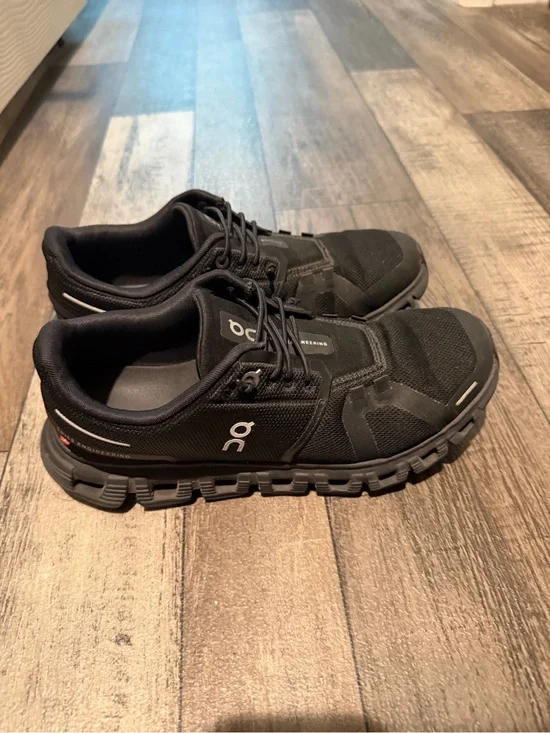 On Running Women’s Black Sneakers