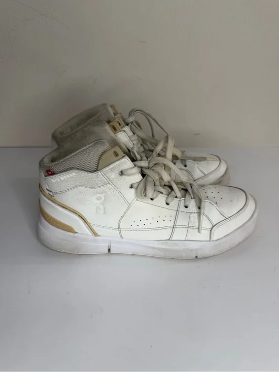 On Cloud The Roger Clubhouse Mid Women’s Size 7.5 Beige/white