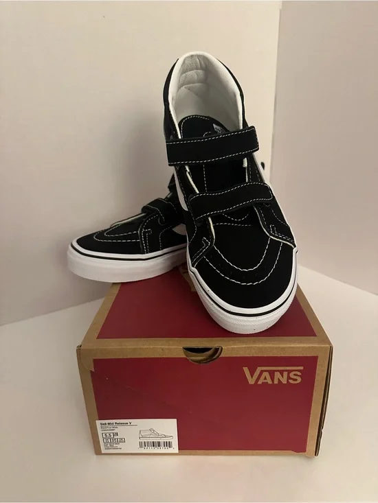BRAND NEW!  Vans Sk8-Mid Reissue
