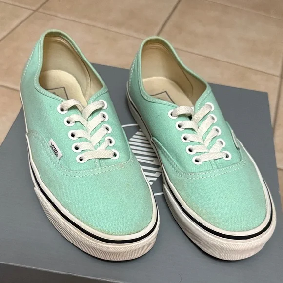Vans Light Green Canvas Sneakers Unisex Women 8 Men 6.5