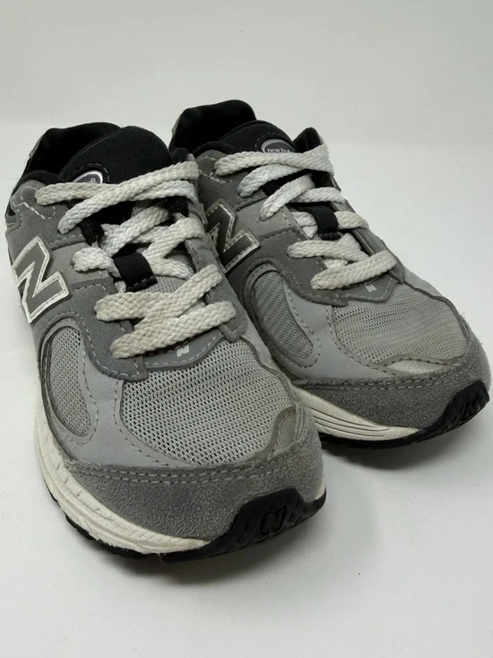 New Balance 2002r Kids' Gray Athletic Sneakers Sz.11