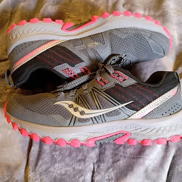 Saucony Excursion TR14 Womens 8.5 Grey Pink Trail Running Shoes S10584-5