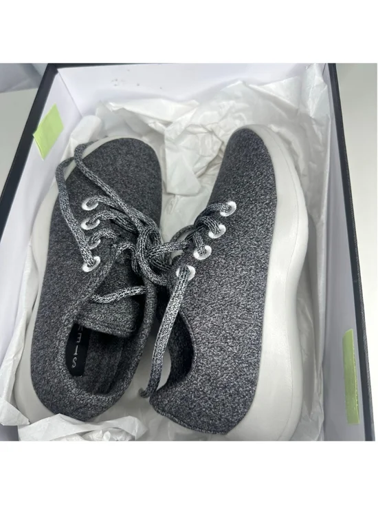 New NIB Gray Steve Madden 