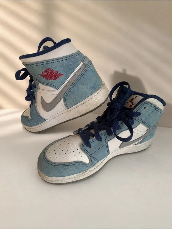 Jordan 1 Mid 6.5Y Blue Suede High Top Sneakers Streetwear