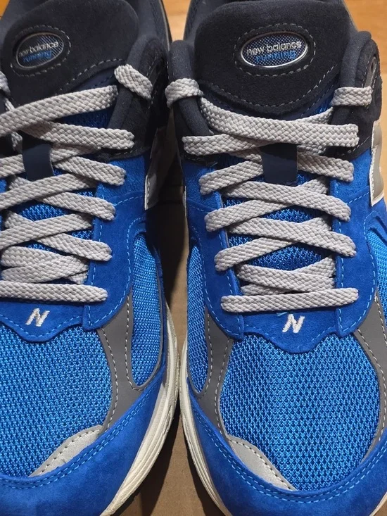 size 10 M new balance sneakers men’s blue and white which tag
