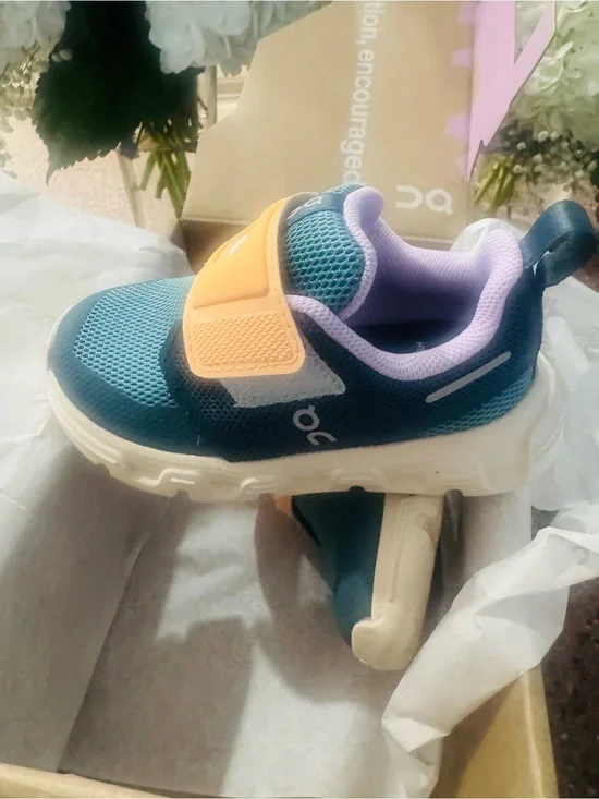 On Cloud Kids' Sneaker