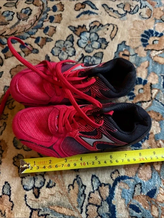 Kids Red Athletic Sneakers -is 3 track spikes ❤️🖤