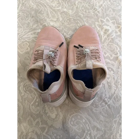 Clove Pink Nursing Sneakers Womens Size 6.5 Fluid Resistant Work Shoes Utility