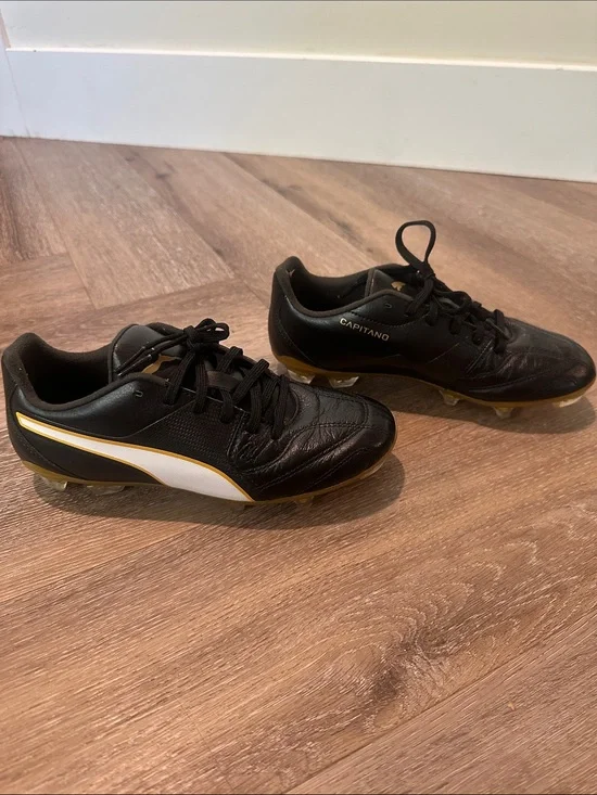 Puma Capitano Kids Black, White & Gold Soccer Cleats, size 4
