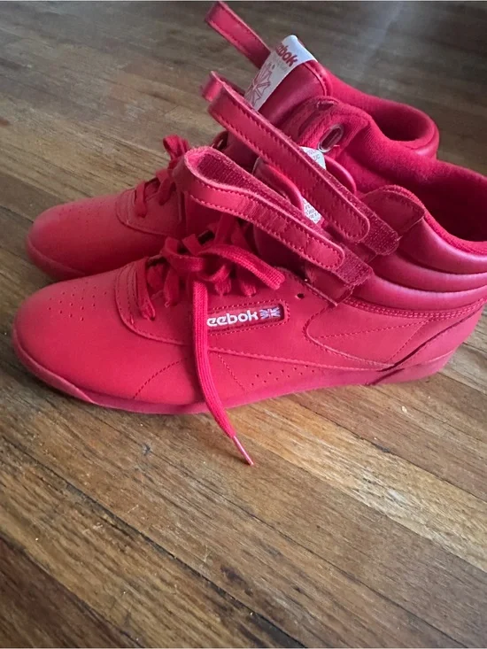 Reebok Classics! Red High-Top Women's Sneakers. Size 11 women’s. Unworn