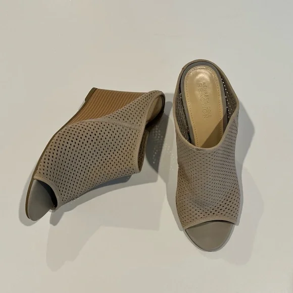 Kenneth Cole Reaction Tan Wedges Size 8