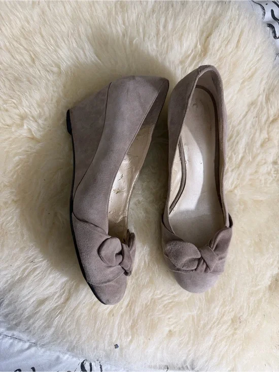 Nine West Taupe Knot-Accent Suede Heels