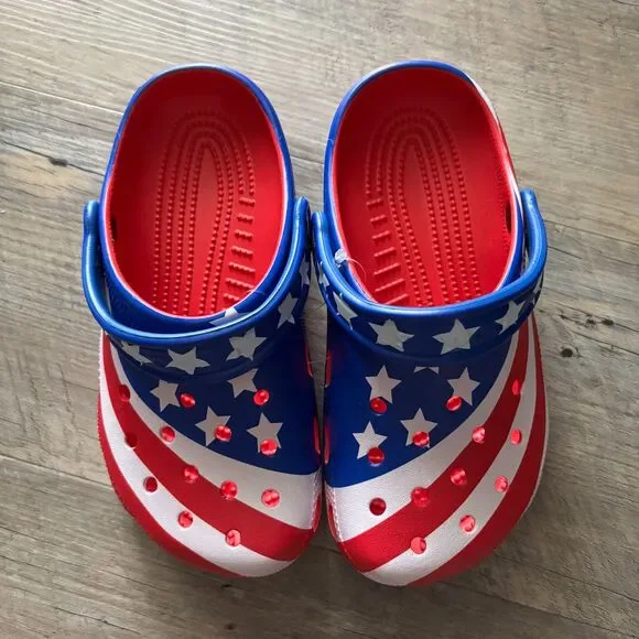 Crocs Kids Classic Clogs Patriotic American Flag Red White Blue Size J2 Shoes