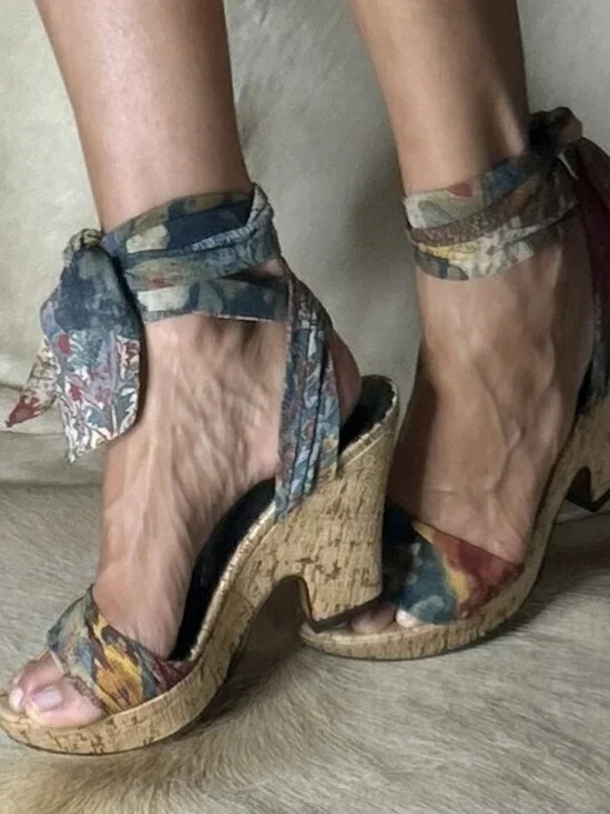 Donald Pliner Multi Print Scarf Wedges 8.5