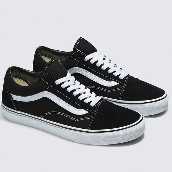 Van's Old Skool Black and White Classic Sneaker Size 5 Youth