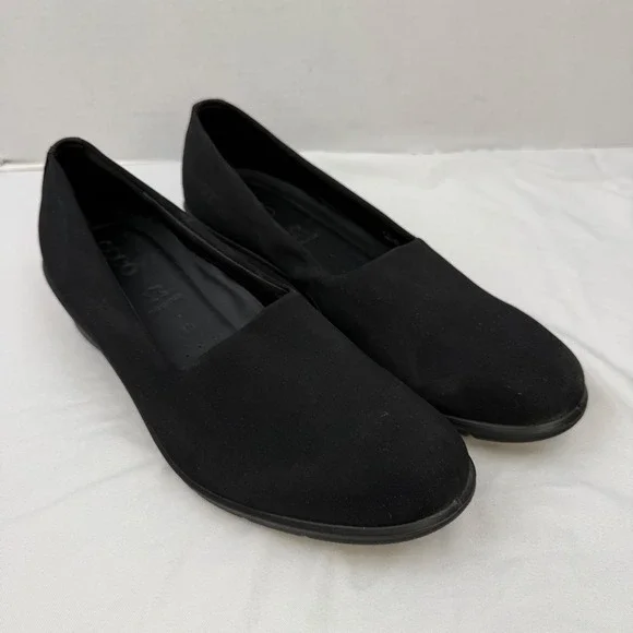 ECCO Black Wedge Pumps Women Size 40 US 9-9.5 Low Heel Slip On Round Toe Shoes