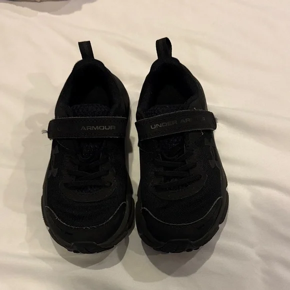 Under Armour Kids Black Hook-and-Loop Sneakers