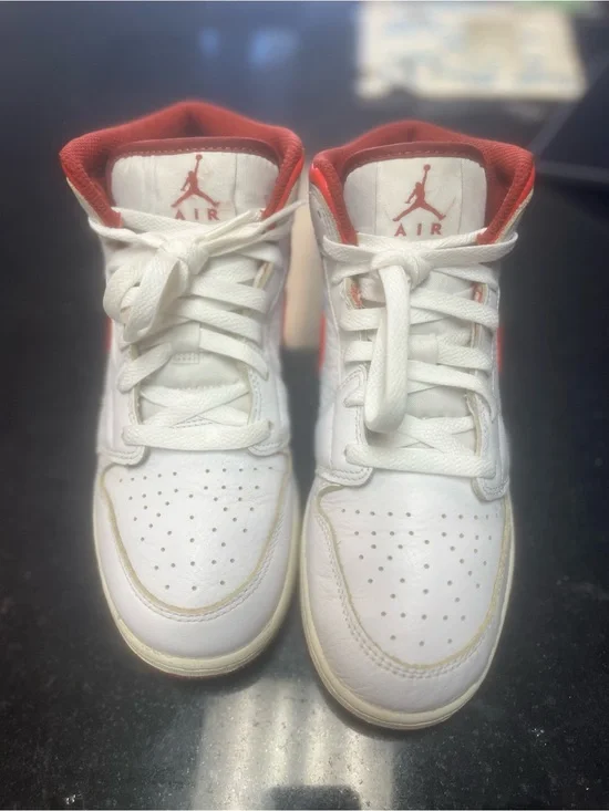 Sz 6.5 Nike Air Jordan 1 Kids' White and Red High-Top Sneakers