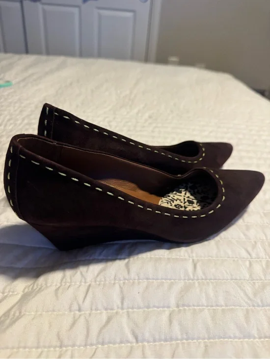 donald j pliner brown suede leather pointed toe wedge pumps size 7.5 m
