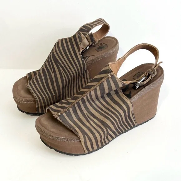 OTBT Jaunt Tiger Print Platform Buckle Wedges