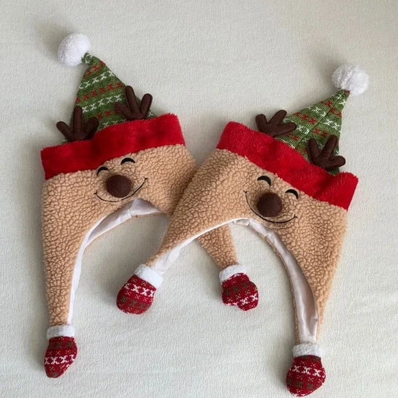 2 matching Reindeer hats 🧑‍🎄