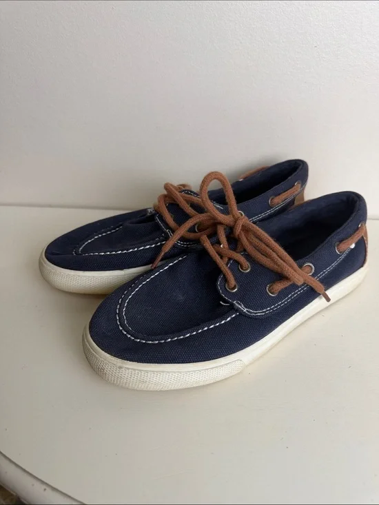 (2293) Cat & Jack Navy Canvas Boat Shoes with Brown Laces, Size: 2Y