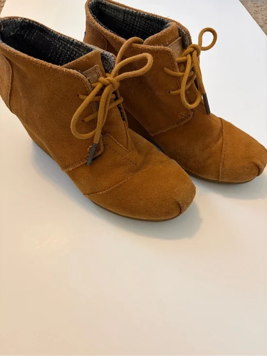 Toms Women's Suede Lace-Up Wedge Booties