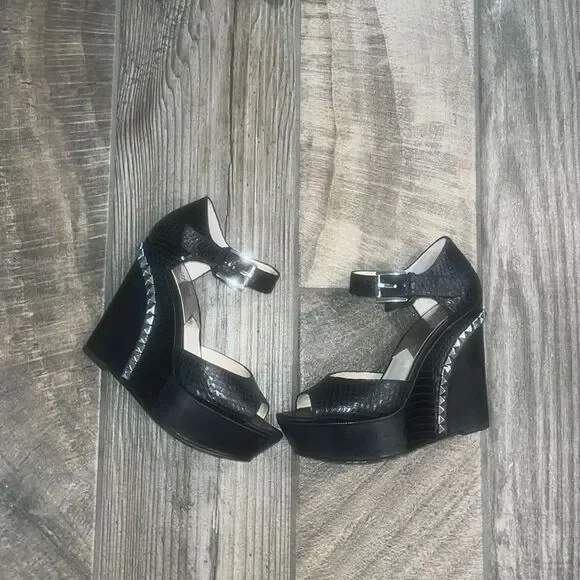 Michael Kors 5” black leather wedges