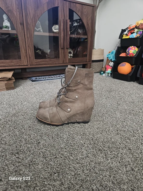 Sorel Women's Taupe Suede Wedge Ankle Boot