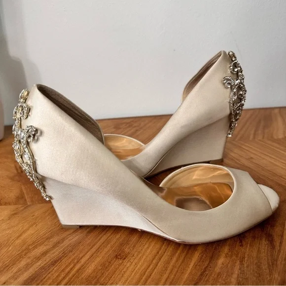 Badgely Mischka Cream Meagan Embellished Crystal Wedge Shoes Wedding Guest GUC