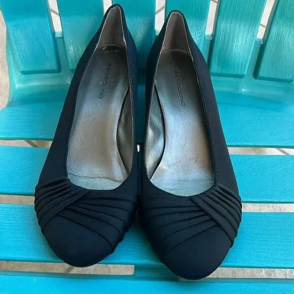 Bandolino Black Wedge Heels - Size 9.5 🌸