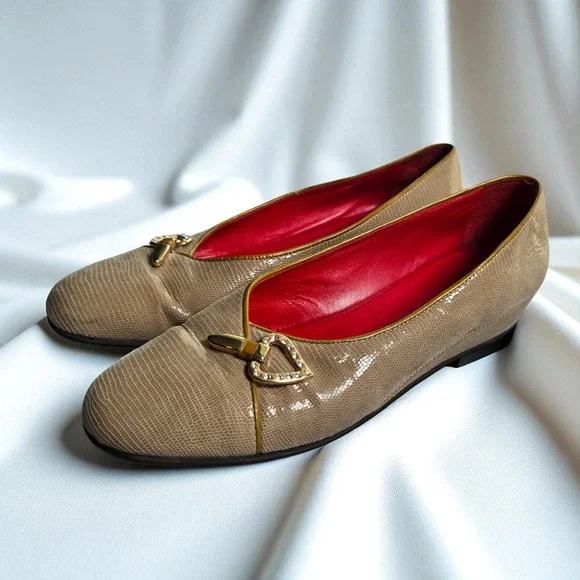 Amalfi by Rangoni Wedge Pumps Woman 8M Tan Heart Rhinestone Detail Made in Italy