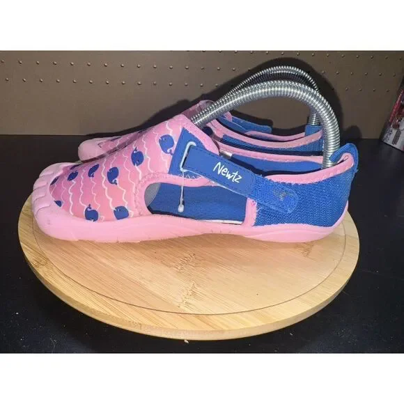Newtz Girls' Youth‎ Water Shoes Size 4-5 Girls  Whale Pink/blue EUC