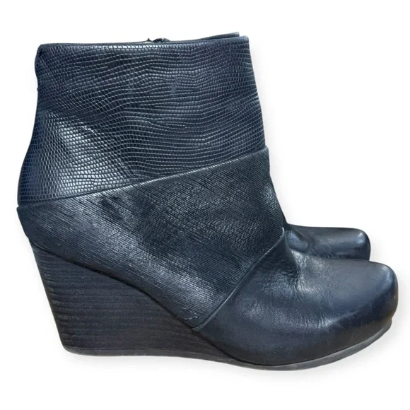 OTBT Dharma Black Textured‎ Wedge Boots