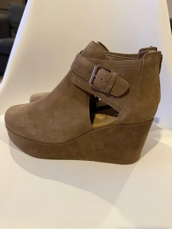 ☀️🌊Women's Taupe Suede Wedge Booties with Buckle