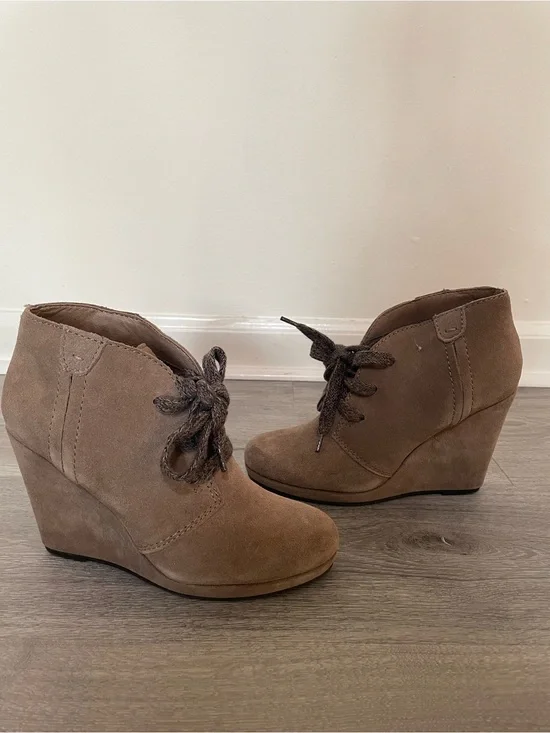 Dolce Vita Taupe Suede Lace-Up Wedge Ankle Boots
