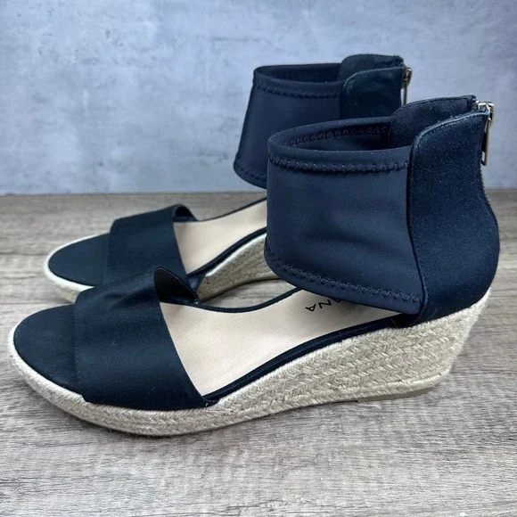 Moda Spana~Women's~