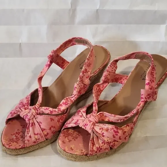 Sonoma Pink Floral Print Wedges Size 7.5‎  Sandals