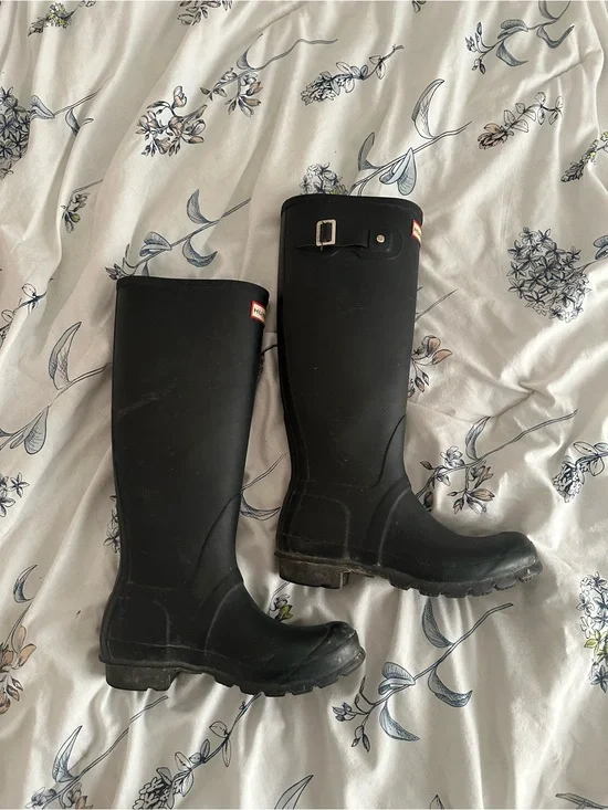 Hunter Black Tall Gloss Rain Boots with Buckle