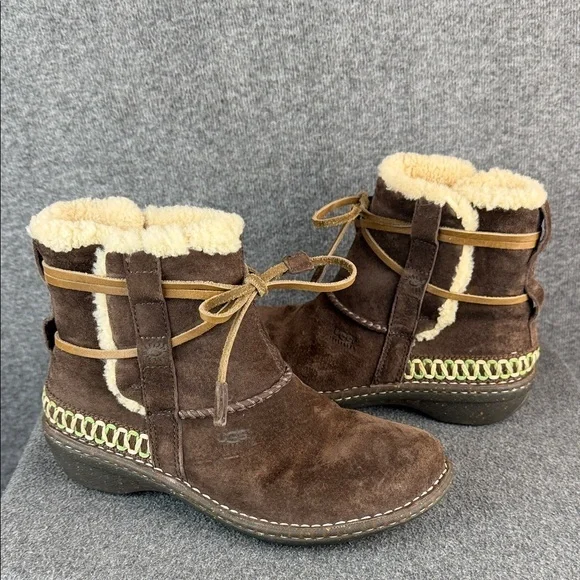 UGG Cove‎ Women's Chocolate Brown Shearling Boots Size 8