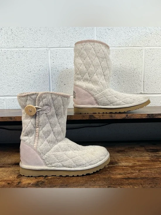 Ugg Boots Mountain Quilted Beige Short Boot Knit Button Side Women's 7
