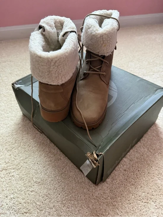 Timberland Tan Lace-Up Sherpa Collar Winter Boots