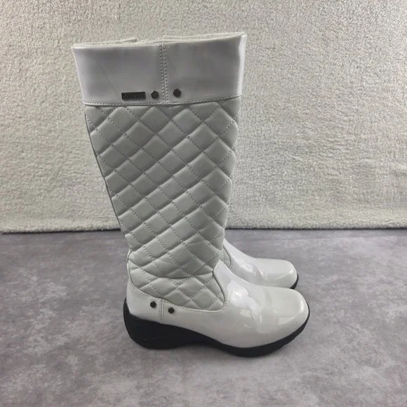 Khombu Womens White Quilted Patent Tall Winter Snow Boots Size 7M A369222