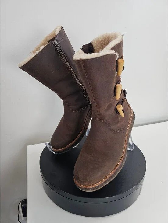 UGG Vintage Brown Leather Shearling Lined Boots with Toggles