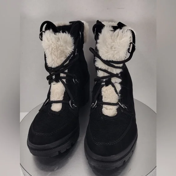 Jelly pop Women's Black and White Boots size 7.5 brand new w/outbox & tags