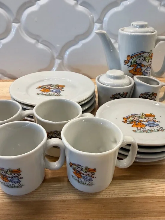 Vintage 1970s Miniature Porcelain Children's Tea Set Japan 15 Pc 4 Service