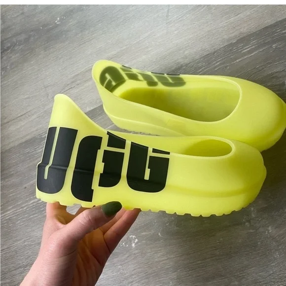 NEW NEON YELLOW/GREEN UGG BOOT GUARD WATERPROOF COVER FITS WOMEN SIZE 5-7