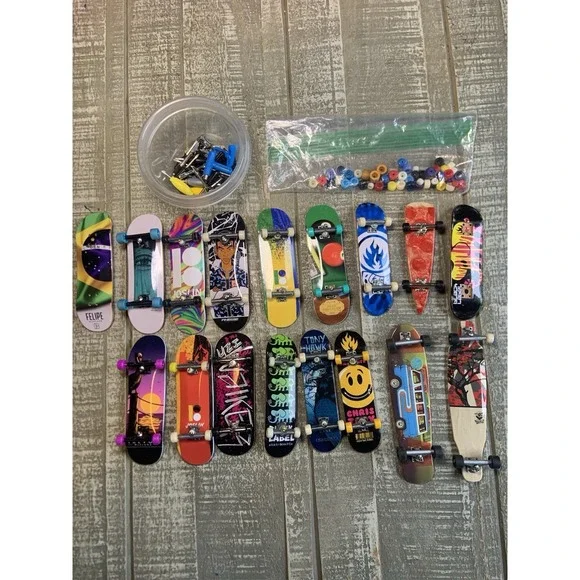 Tech Deck Fingerboards Lot of 17 Plus Parts Wheels Tony‎ Hawk Black Label Trucks