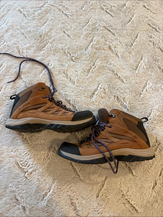 Columbia Tan and Black women’s Waterproof Hiking Boots