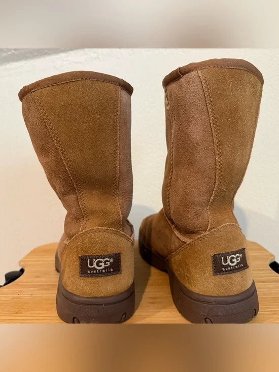 UGG Short Sheepskin Boot in Natural/Tan